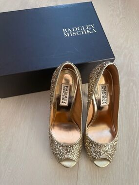 Badgley Mischka Gold Glitter Peep-Toe Pumps